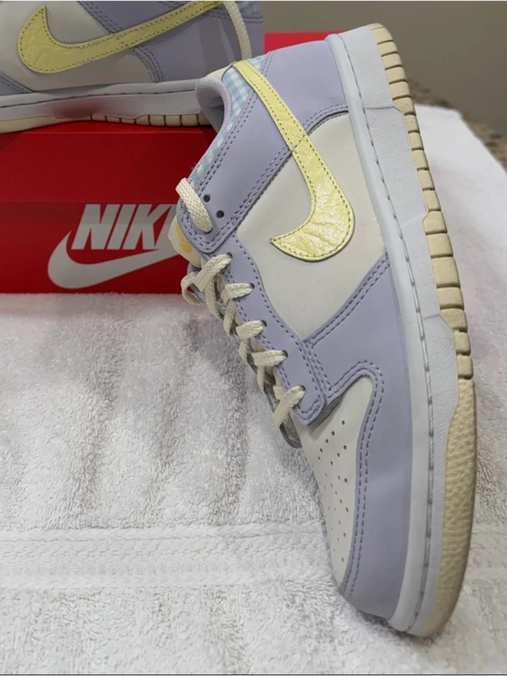 Nike Easter Dunks Sneakers Gently loved with box Men size 5.5 fits Women size 7